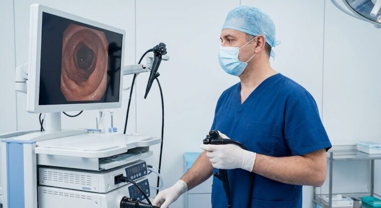 消化器外科医の年収と開業｜手術スキルを活かした内視鏡クリニックや転科の選択肢