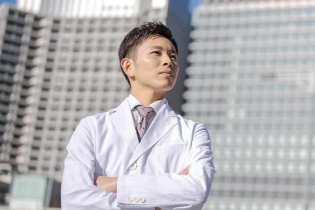 クリニック経営で失敗すると年収はどうなる？開業医の収入リスクを解説