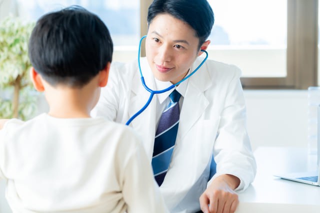 クリニック経営の年収は診療科で変わる？開業医の収入差を診療科別に解説