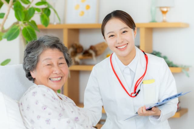 老健の医師へ転職｜仕事内容・給与・求人の実情と病院との違いを解説