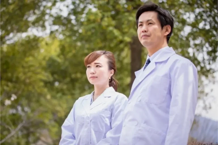開業医の妻の役割とは？家計・仕事の手伝い・生活実態までリアルに解説